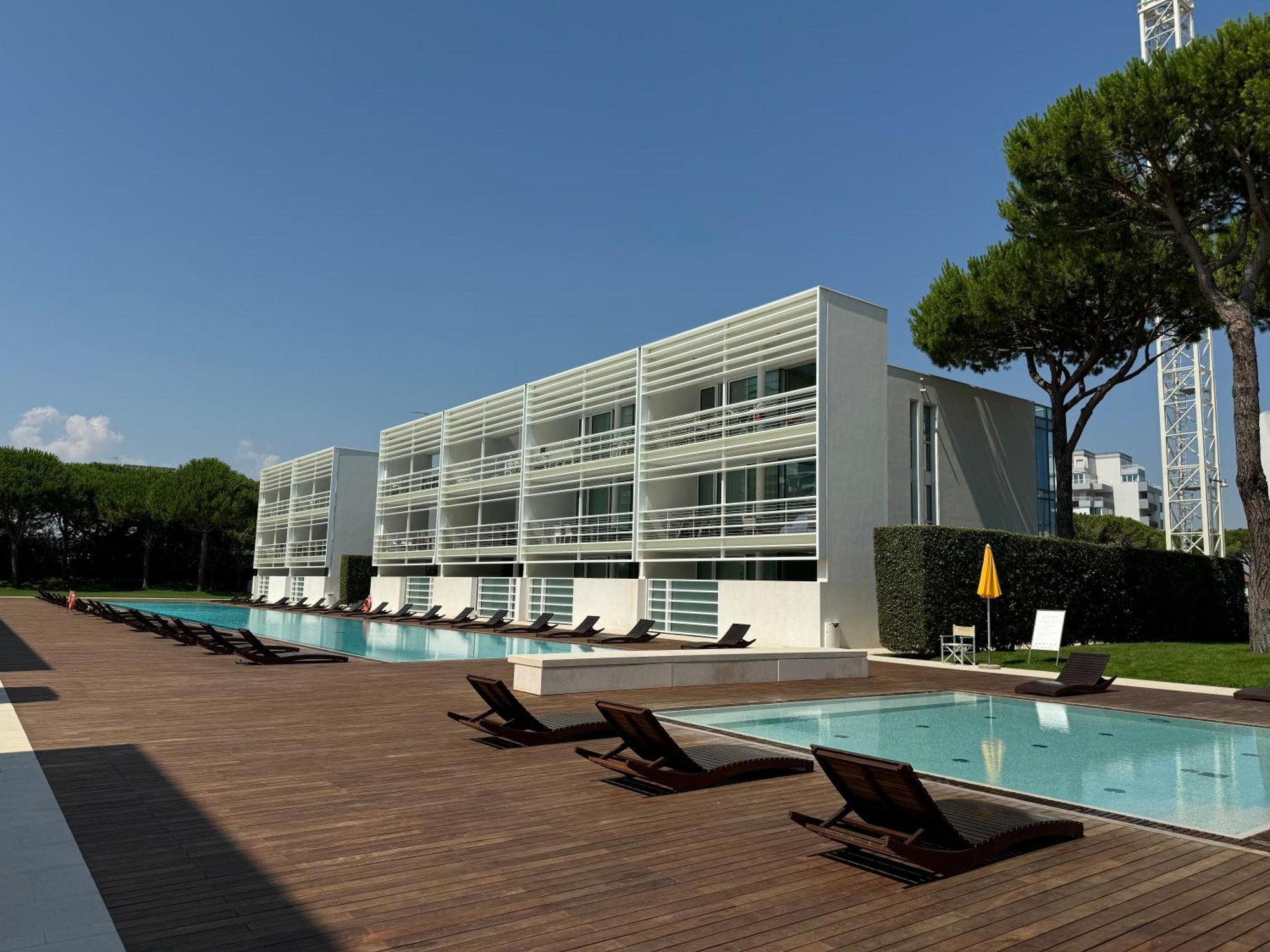 Jldesigndistrict - The Pool * Lido di Jesolo